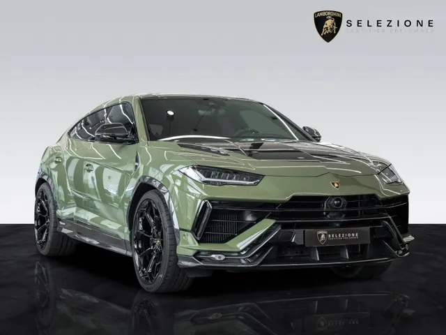 Urus Performante | Rear TV | Carbon Bonnet