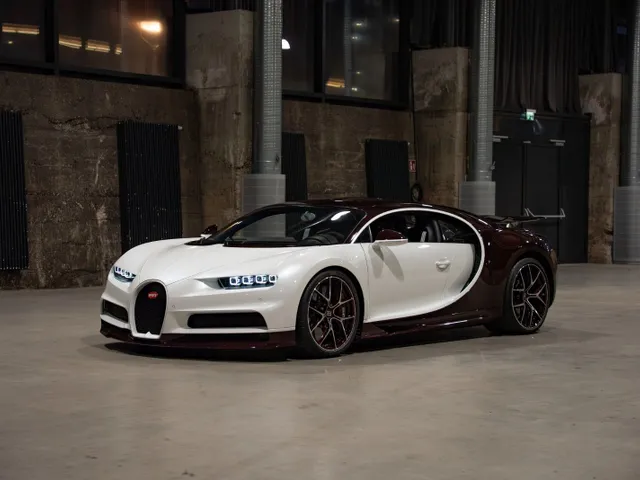 Munich | Chiron Sport | Red Carbon