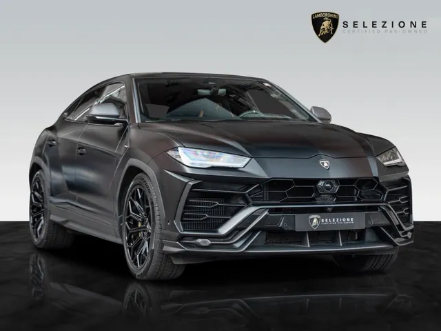 Urus Graphite Capsule | Matt Paint | Carbon Pack
