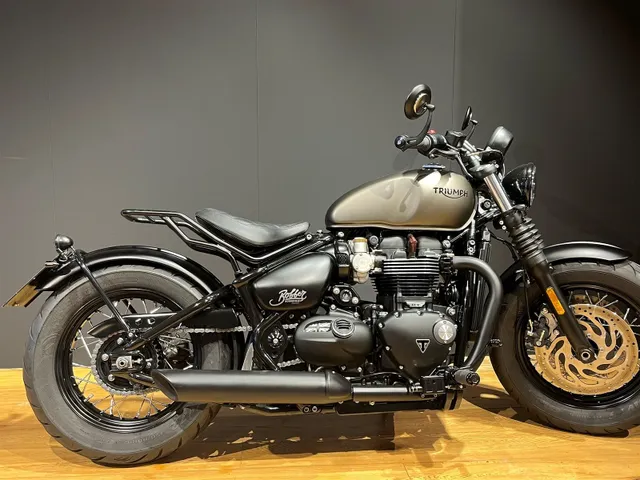 Bonneville Bobber Black wenig KM / Zubeh&ouml;r /