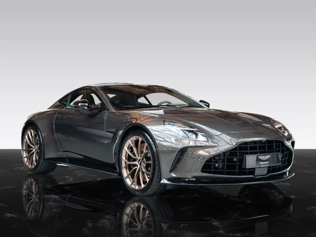 Vantage V8 | Q Paint | MY26 | 360 Degree Camera