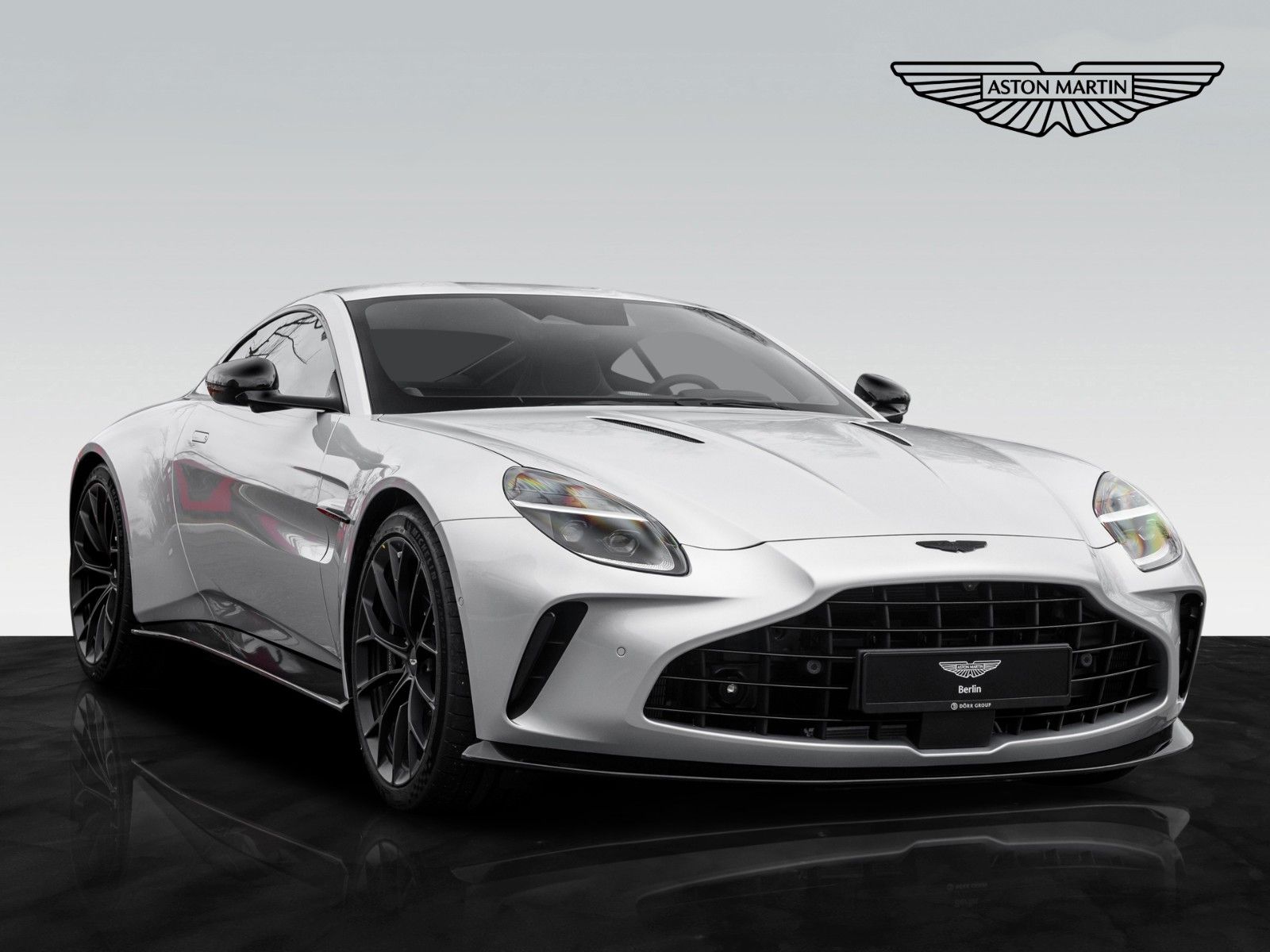 V8 Vantage MY25 | Launch Pack | Lighting Silver Detailbild