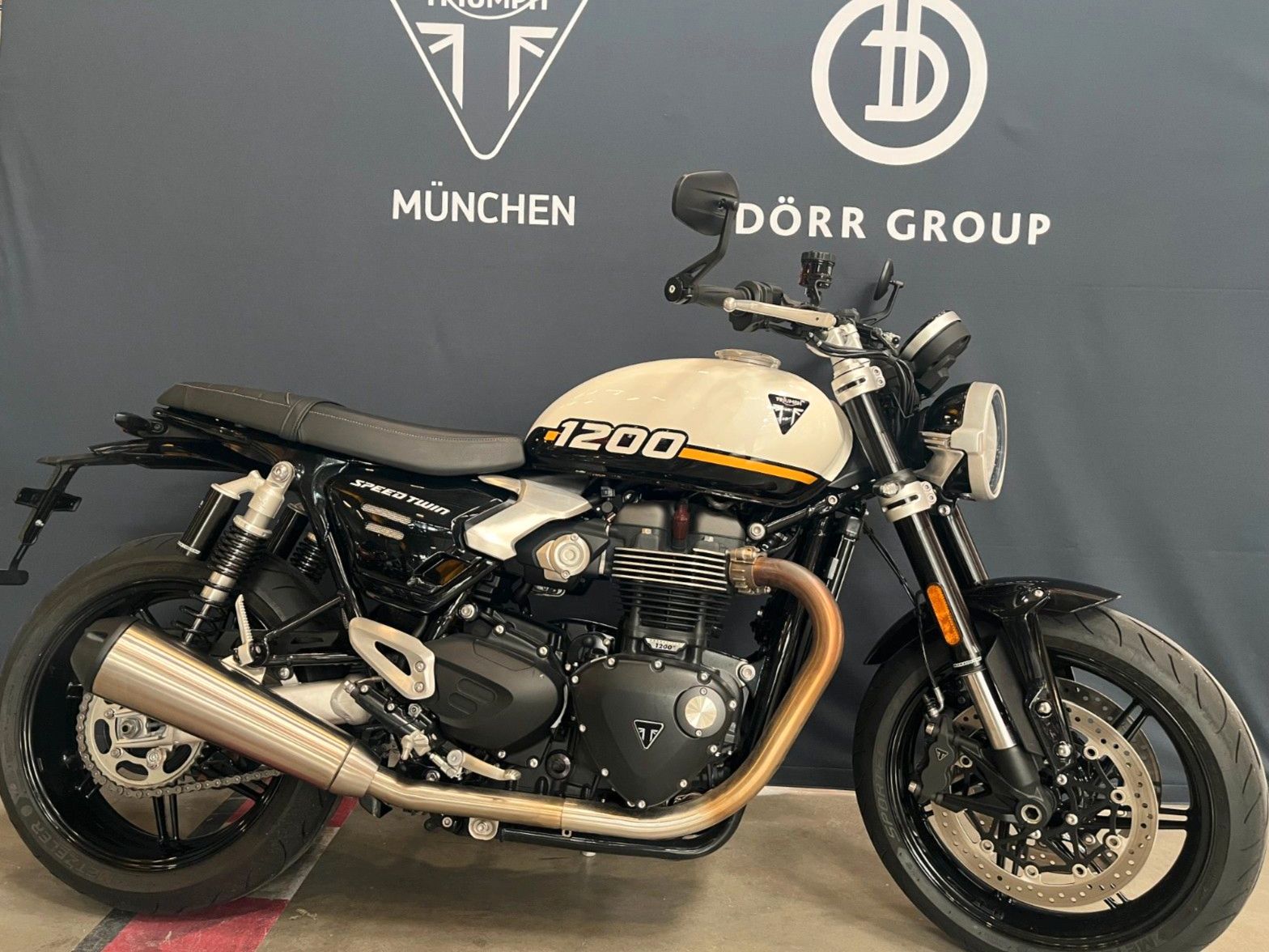 Speed Twin 1200 Crystal White inkl. Griffheizung Detailbild