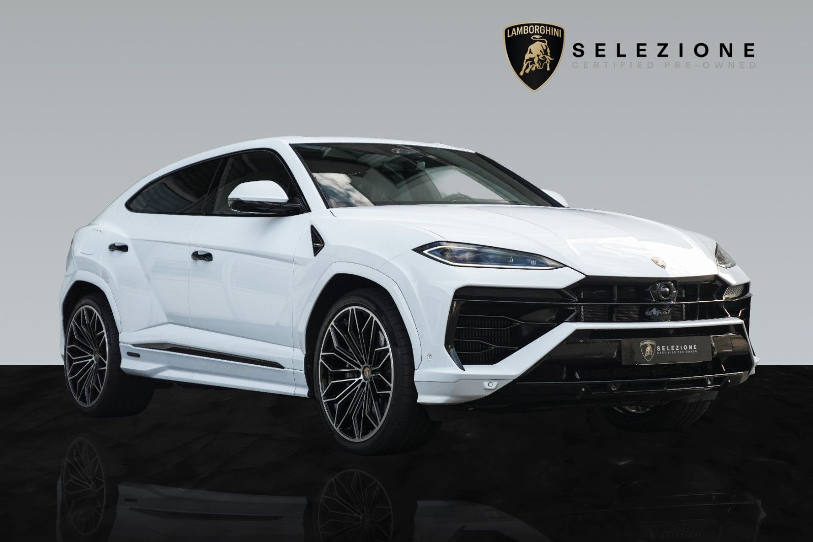 Urus SE | Akrapovic | Big Carbon Interior Pack Detailbild