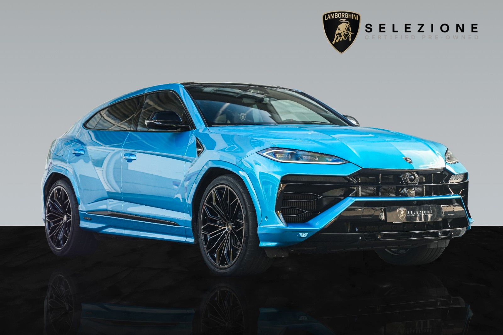 Urus SE | Carbon Pack | Blu Aegir | Towing Pack Detailbild