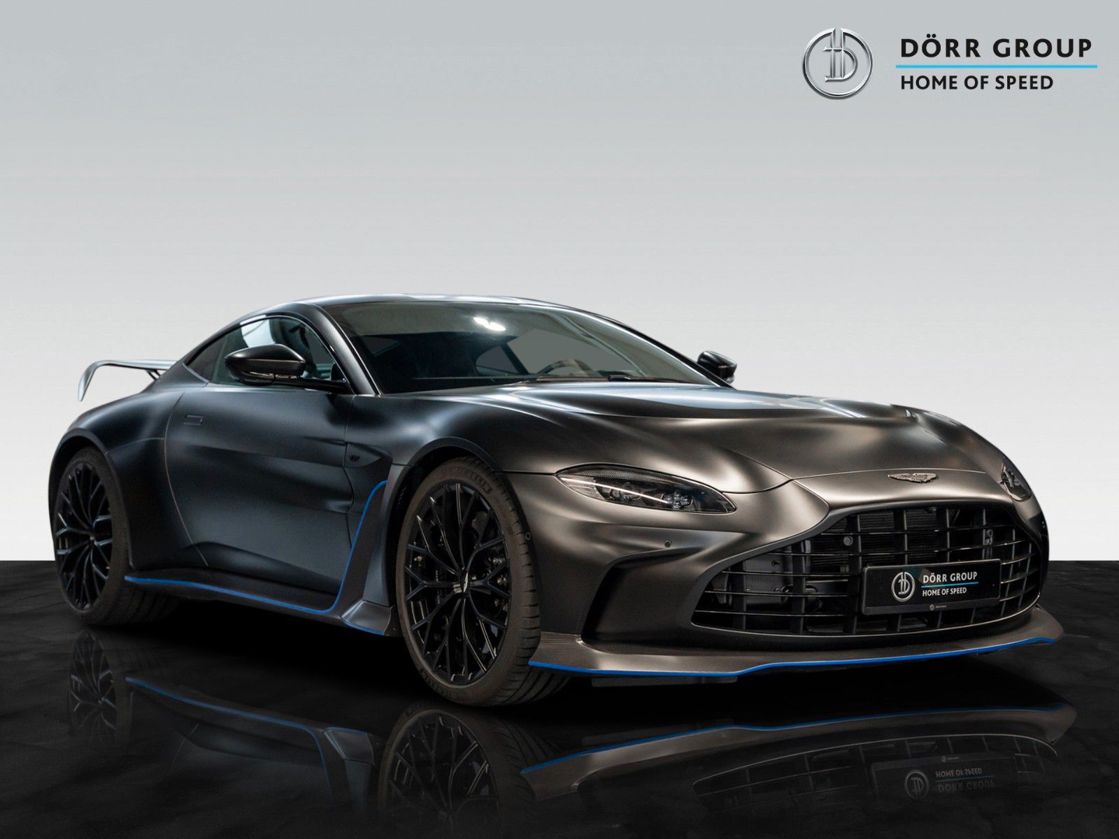 V12 Vantage Coupé | Q - Paint | Carbon Seats Detailbild