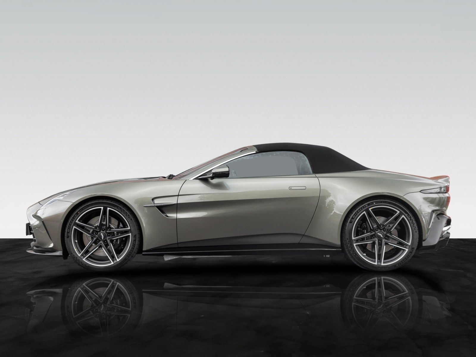 Vantage Roadster MY26 | Titanium Grey Detailbild