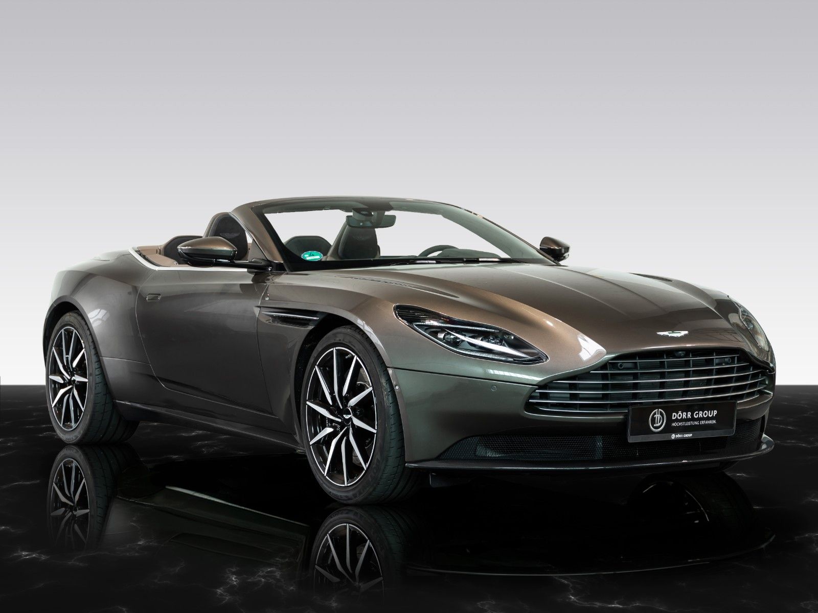 DB11 Volante | Q - Paint | Carbon Pack Detailbild