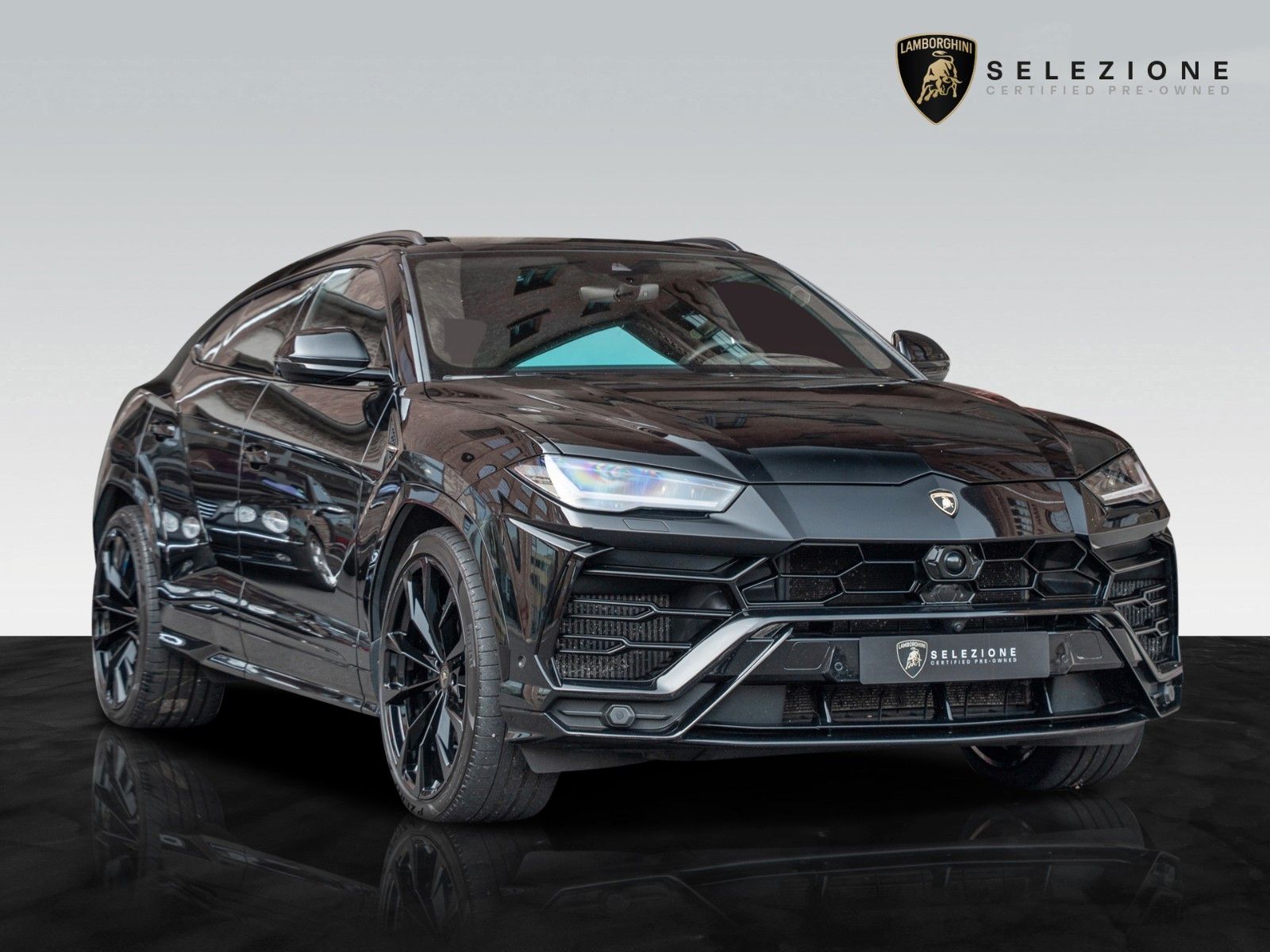 Urus | Carbon Interior | Akrapovic Detailbild