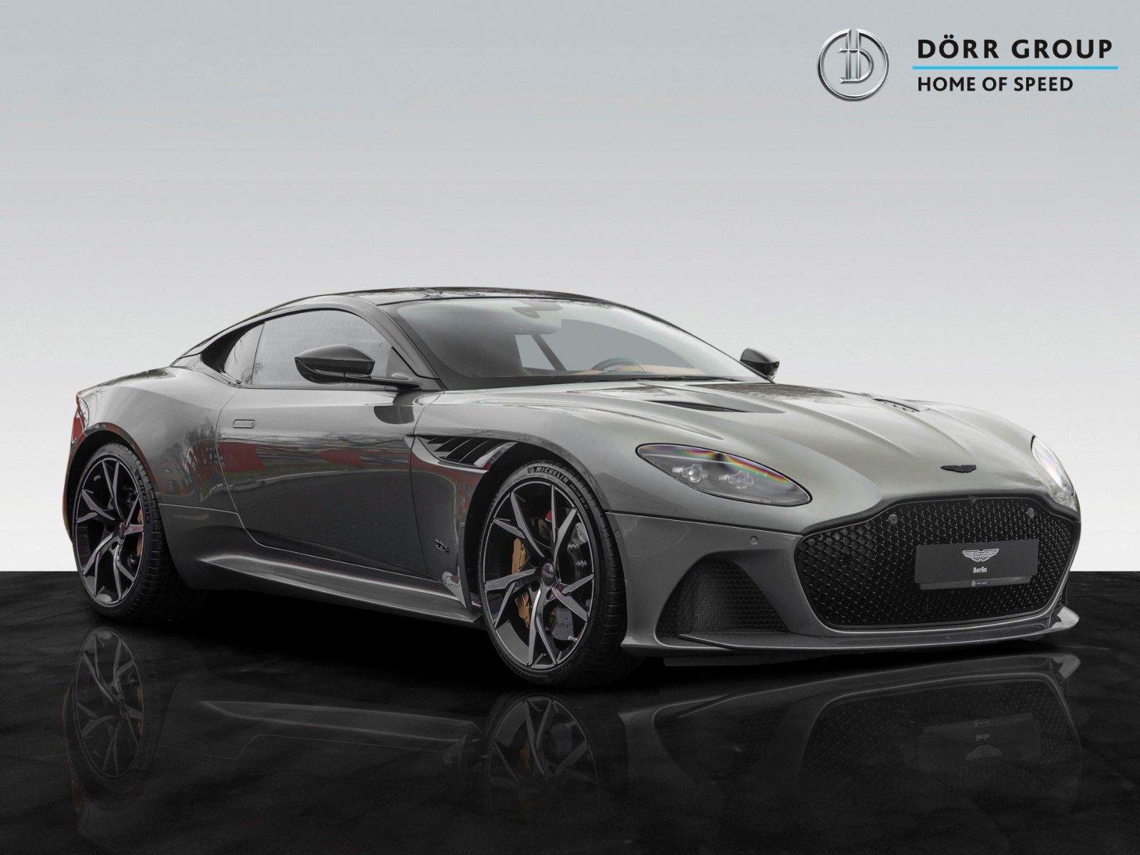 DBS Superleggera | Titanium Exhaust | Q -Leather Detailbild