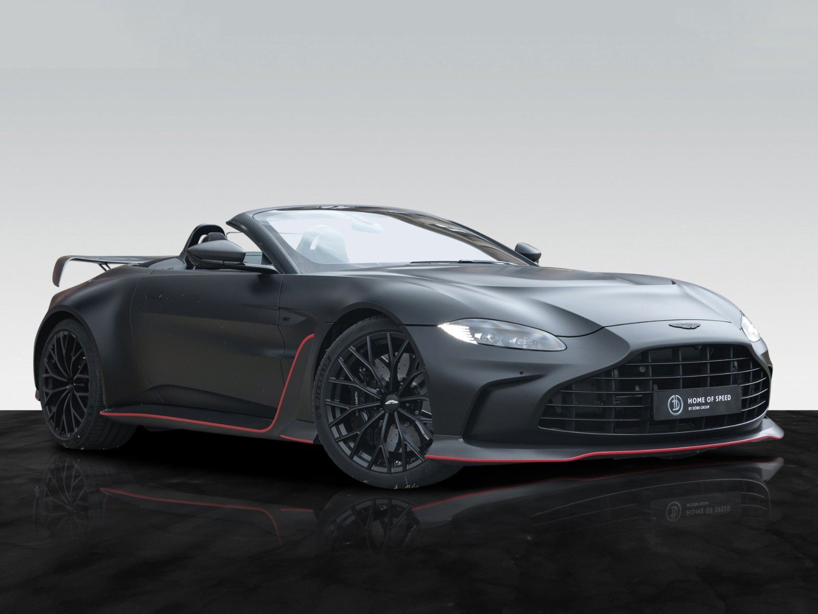 V12 Vantage Roadster | Carbon Exterior | Satin Detailbild