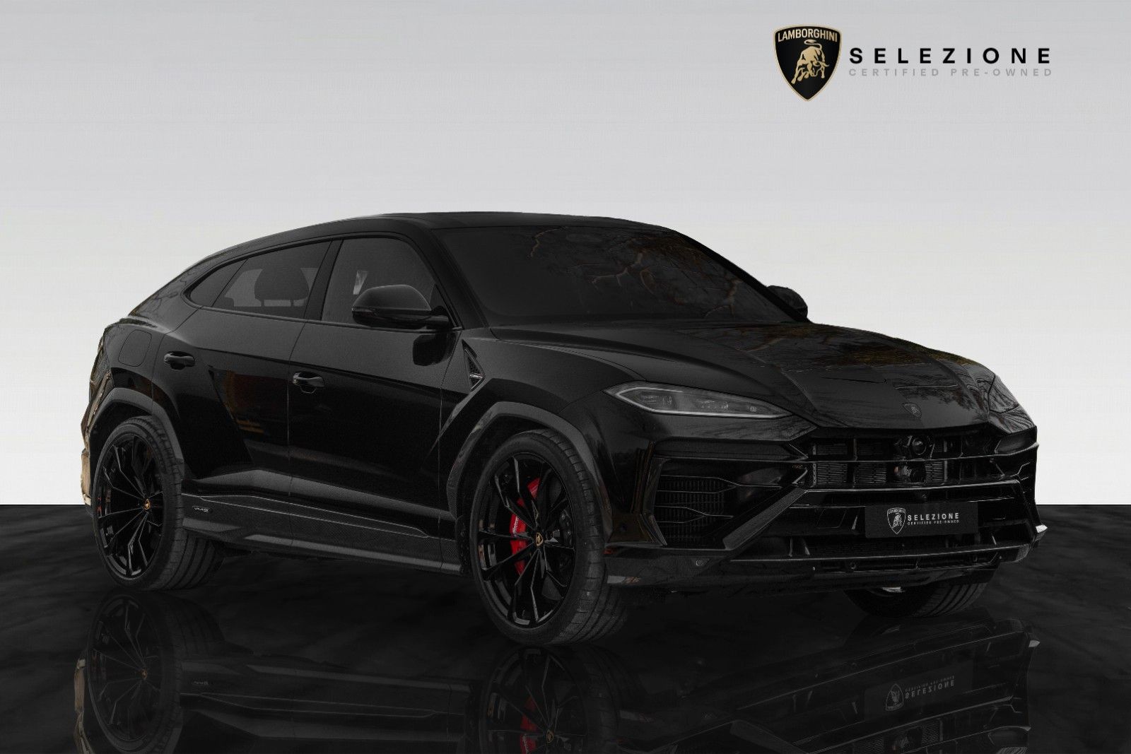 Urus SE | Full Carbon Exterior | Dark Package Detailbild