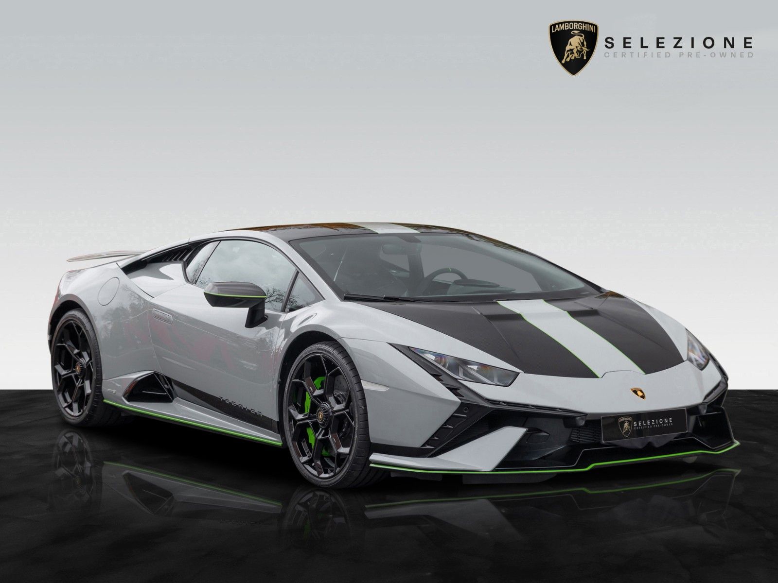 Hurac&aacute;n Tecnica | AdPersonam | Carbon Bonnet Detailbild